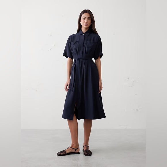 Banana Republic Dresses & Skirts - NWT! Banana Republic Navy Pleated Midi Shirtdress - Size XL 🎻
